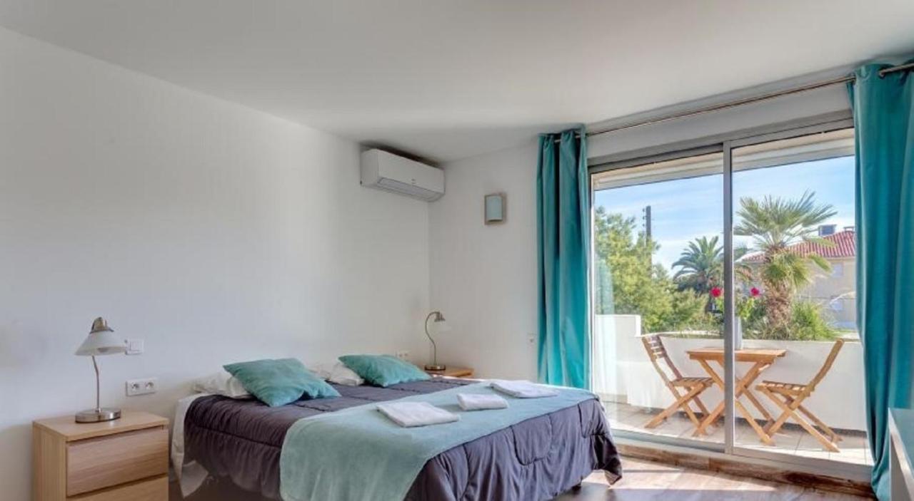 Hotel Sable Et Soleil - Port, Plage Et Jacuzzi Prive Fréjus Quarto foto